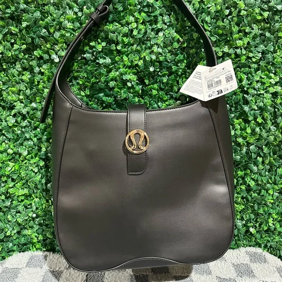 Lululemon Leather Alternative Shoulder Bag 8L NEW SOLDOUT - Picture 2 of 8